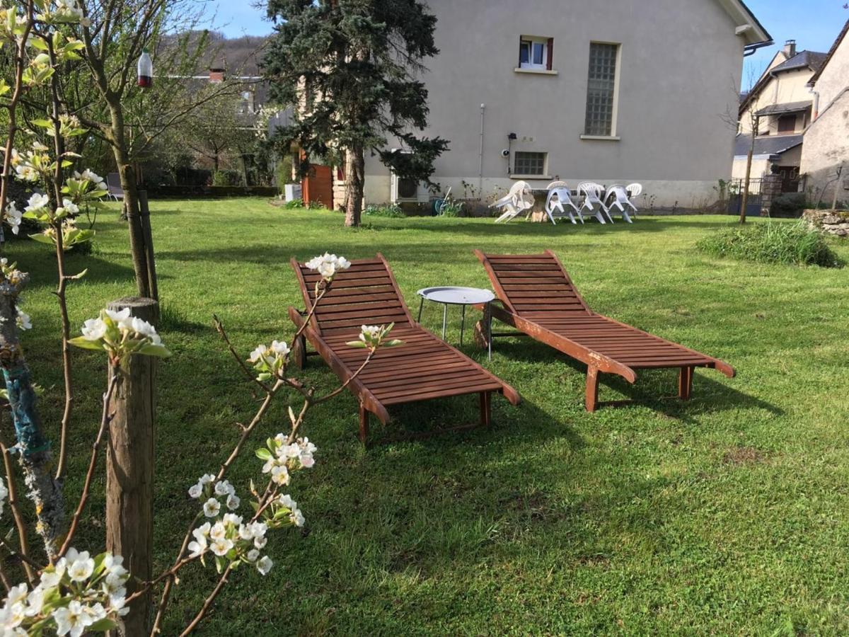 L'Oustal Bed & Breakfast Sainte-Eulalie-d'Olt Bagian luar foto